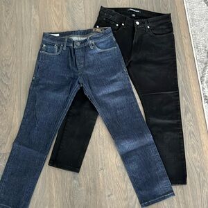 2 pairs of men’s jeans